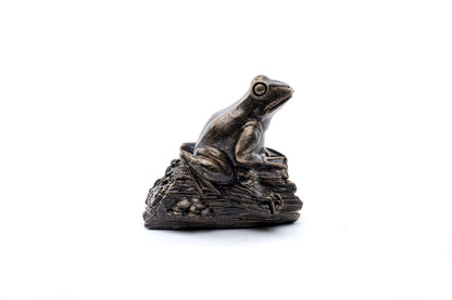 Frog On A Log Plant Drip Feeder Cover & Feed
