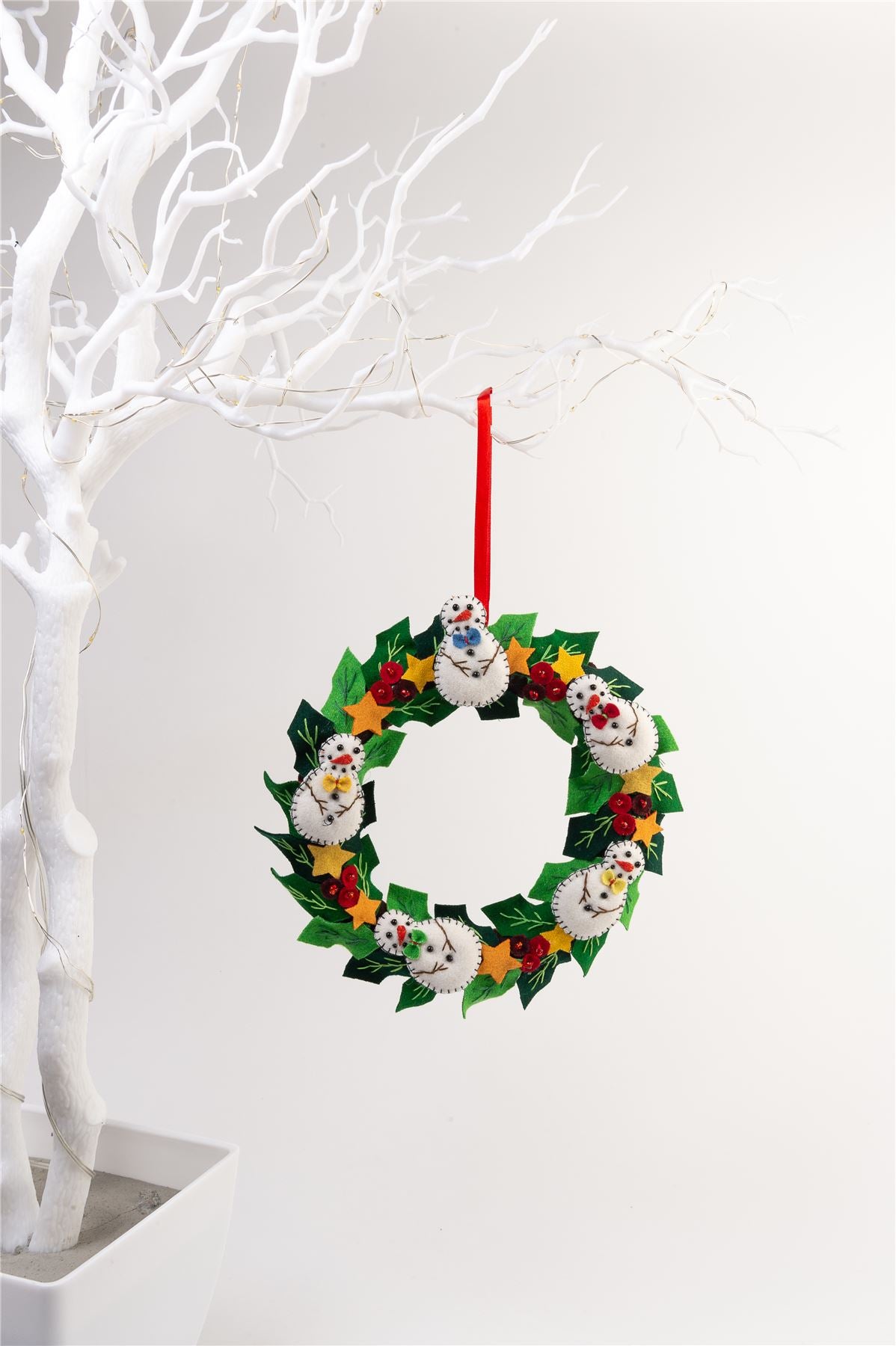 Handmade Felt Wreath Christmas Door Hanging Decoration - 21 cm