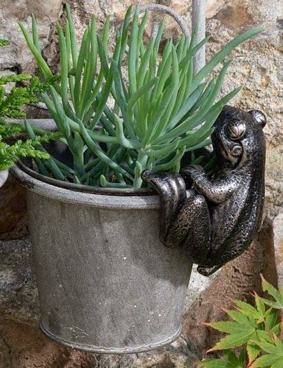Frog Plant Pot Hanger